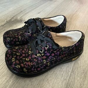 Alegria Kimi Pro Ditzy Doo Womens US 7 EUR 37 Oxford Shoes Black Floral Sneakers